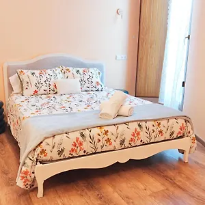  Hostal Sunlight House
